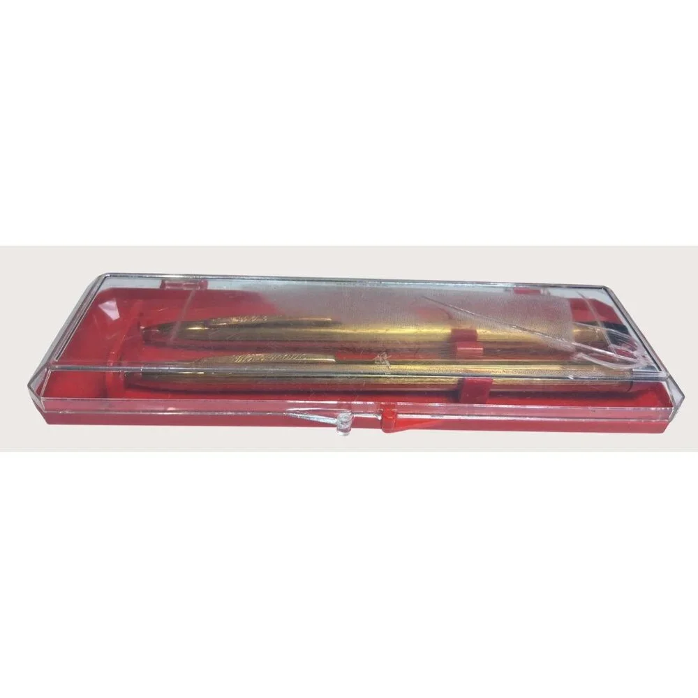 Tilt a-Matic red this compact